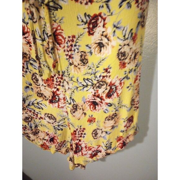 No comment off shoulder floral print romper with knot tie sleeve - Picture 2 of 10